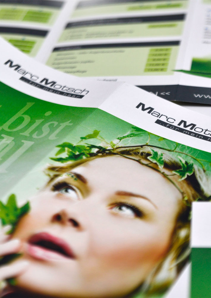 Flyer Design Frisör Salon mit Preisliste aus Naturpapier